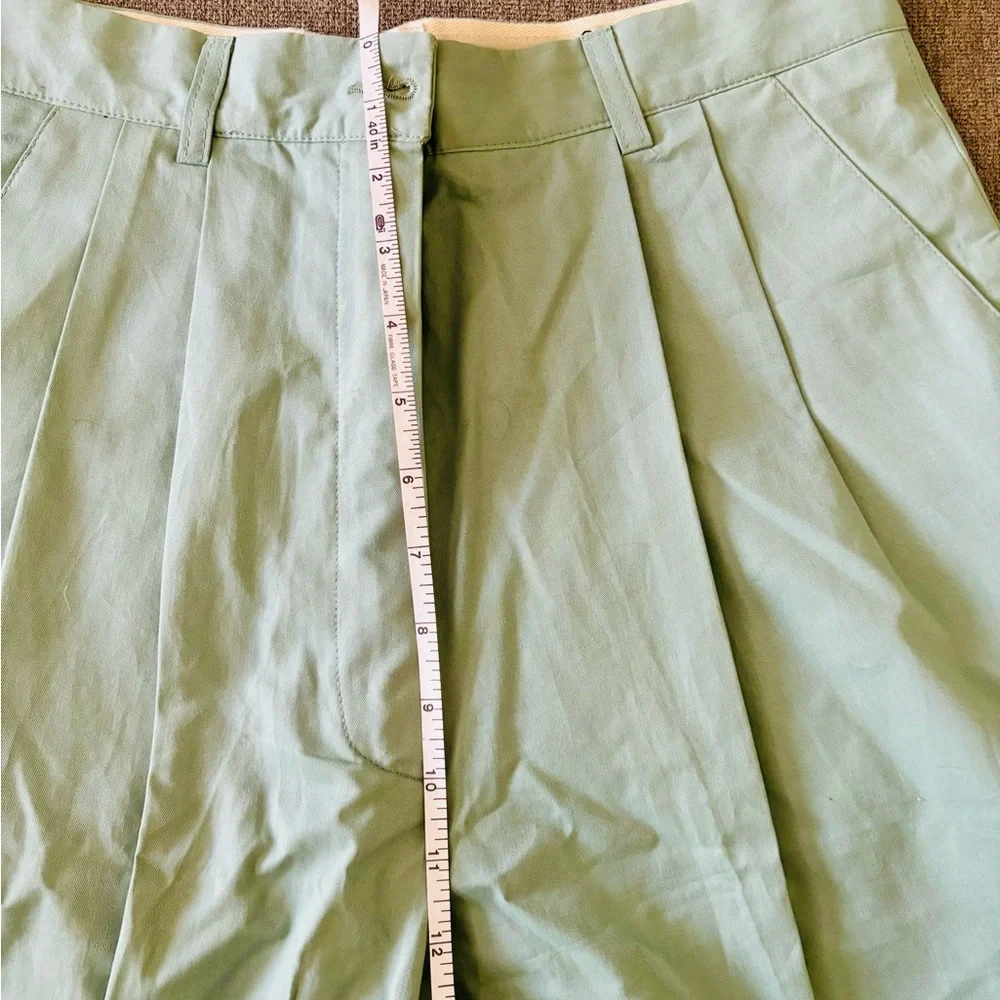 NWOT Giorgio Armani Golf Size EU 46 / Women’s XS Safe Green Trouser Front Shorts - Picture 12 of 12